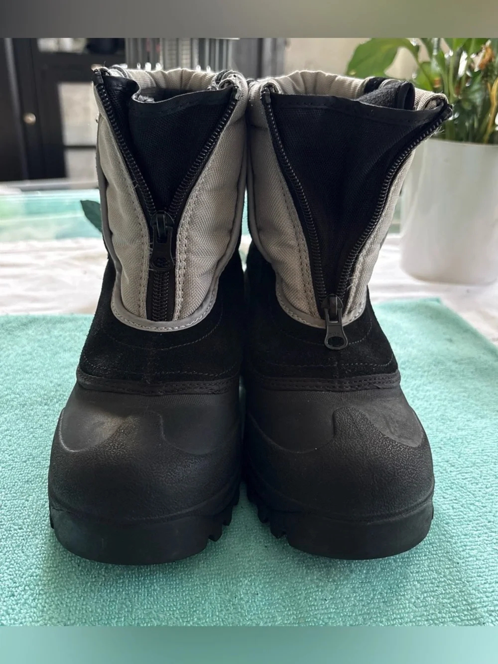 Itasca Kids Black and Gray Snow Boots